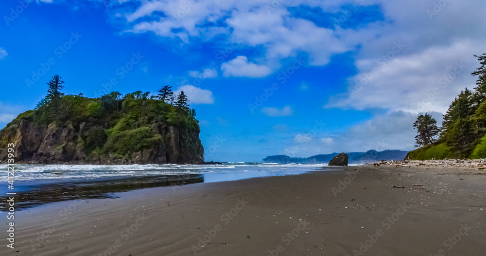 Marine landscape. Small islands and rocks on the shores of the Pacific Ocean in Olympic National Park, Washington Marine landscape. Small islands and rocks on the shores of the Pacific Ocean in Olympic National Park, Washington