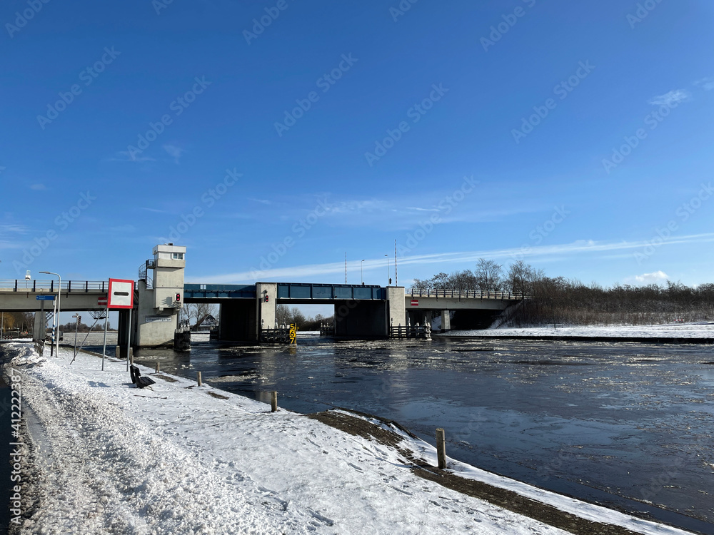 Ice in the Prinses Margriet canal