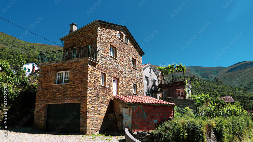 Casas de xisto de Portugal. Typical old houses in Portugal