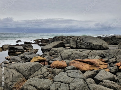 Various rocks with sea.