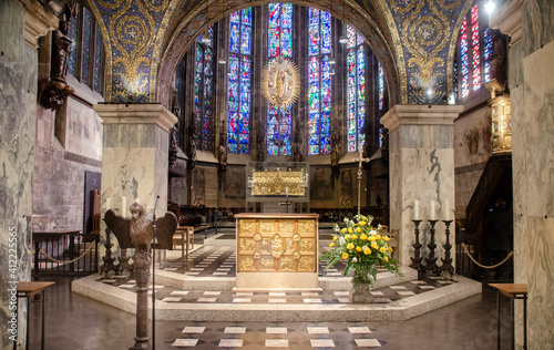 Foto Aachener Dom, Altar und Karlsschrein
