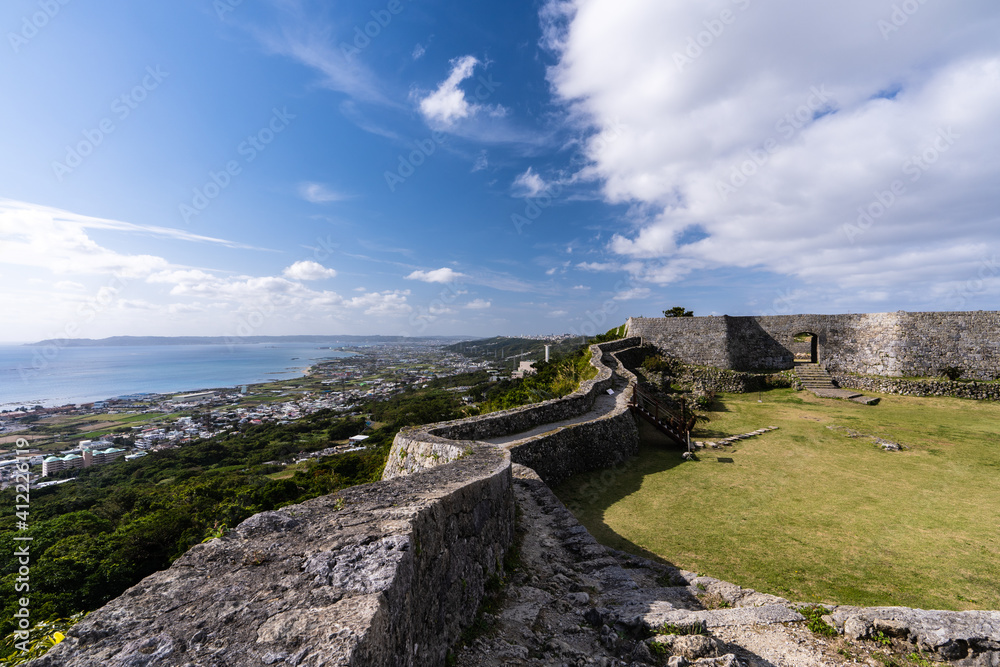 沖縄県・世界遺産・中城城から見る街の景色