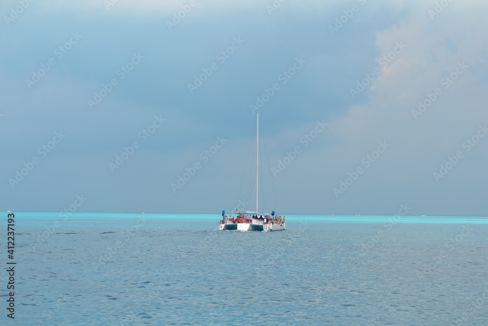Fototapeta premium boat on the sea