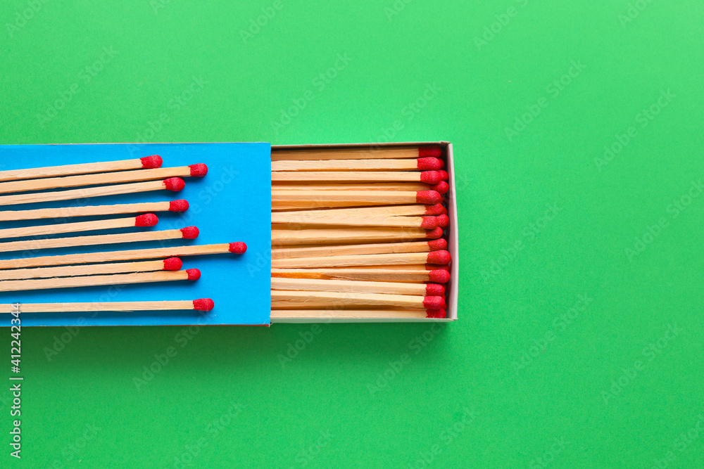 Fototapeta premium Box with matches on color background