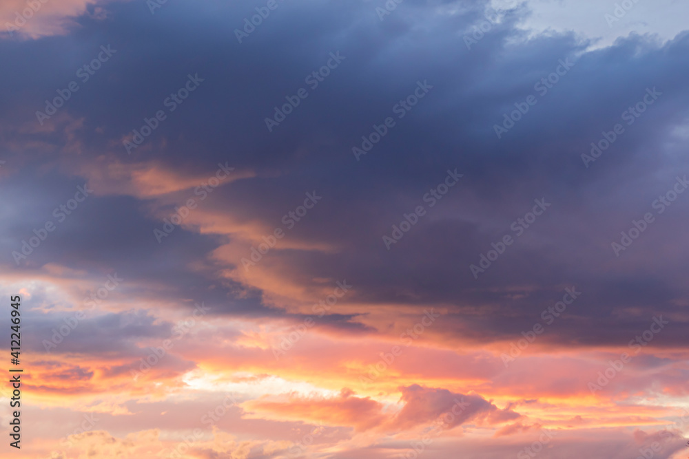 Obraz premium Colorful sunset sky with clouds for background