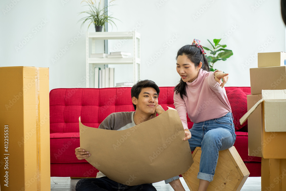 Asian couple lover moving into new house Asian couple lover moving into new house
