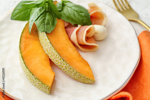 Fresh cantaloupe melon slic...