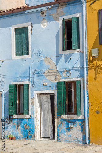 discovery of the city of Venice, Burano and its small canals and romantic alleys © seb hovaguimian