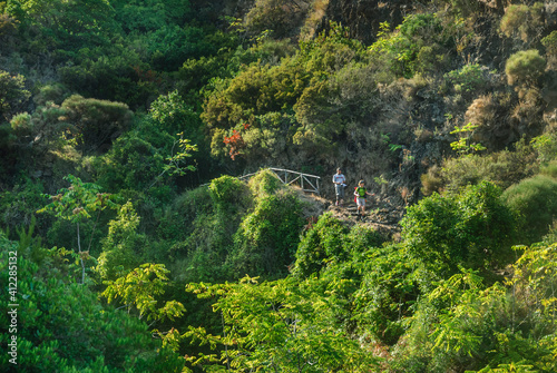 Erlebnis-Urlaub auf den äolischen Inseln - wanderer beim Abstieg vom Monte Fossa auf Salina photo
