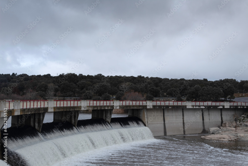 Fuentes claras' dam, at the end of the winter, full of water flooding