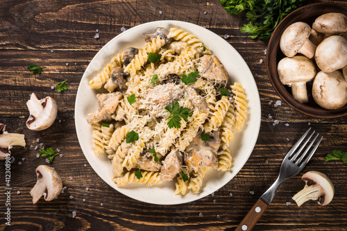 Εκτύπωση καμβά Pasta fusilli with Chicken and mushrooms In cream sauce
