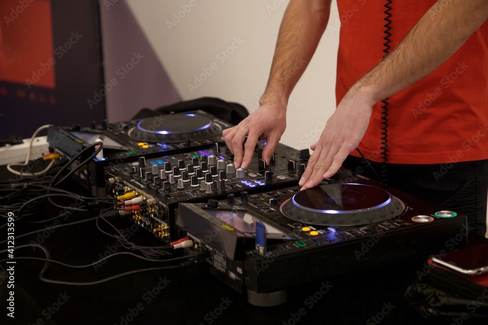Obraz premium dj learn mixing scratch dj school miksher pult