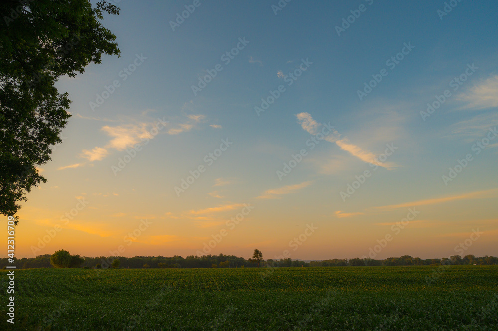 Fototapeta premium Abendsonne am Land im Mostviertel in Niederösterreich
