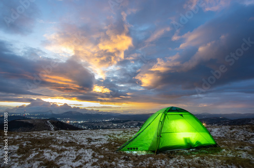 Obraz na płótnie Tent on top of a mountain against the backdrop of a sunset in the Carpathians w salonie