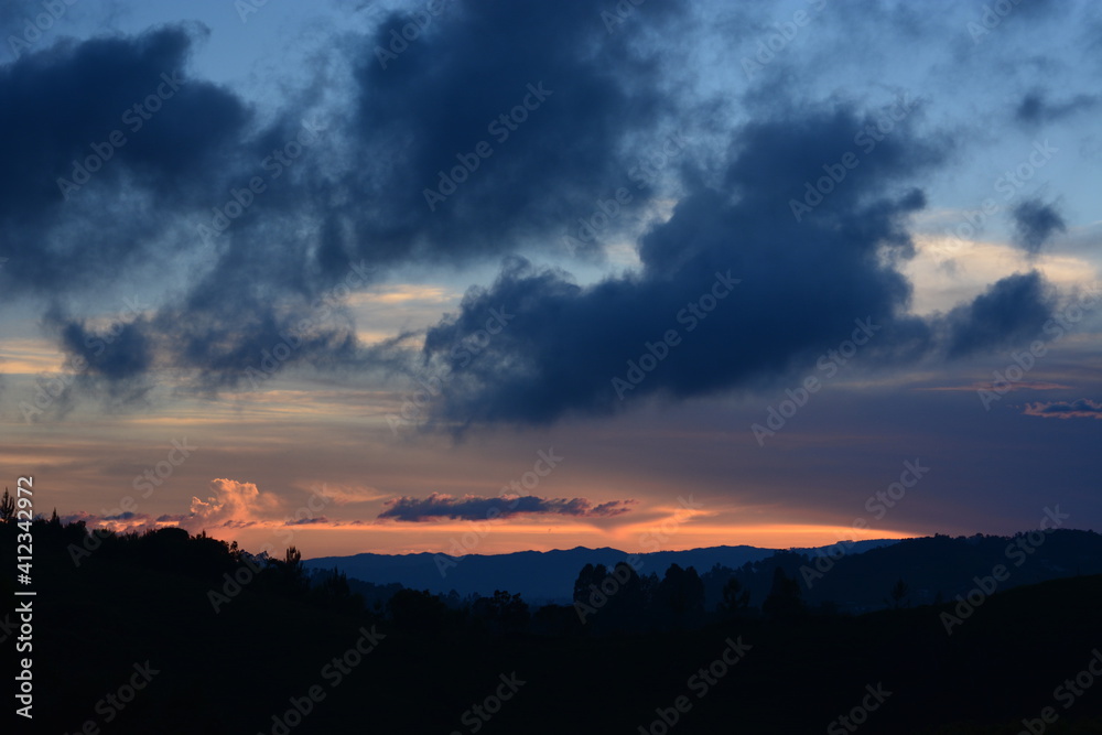 Obraz premium sunset in the mountains