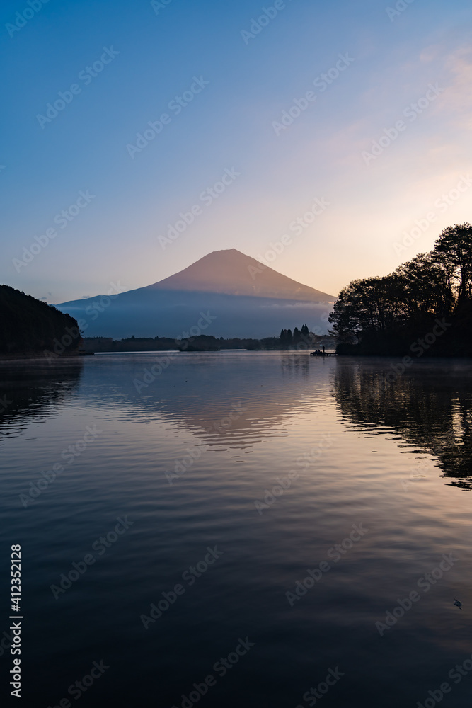 富士山　田貫湖　リフレクション 朝焼け