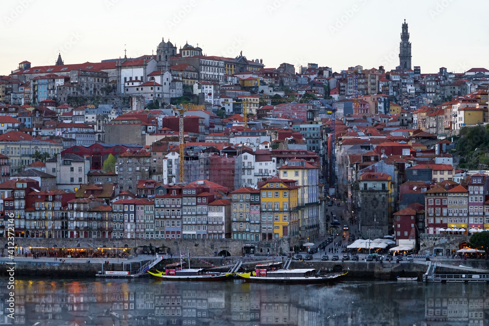 Obraz premium Ribeira, the old medieval quarters of Porto (Oporto), Portugal