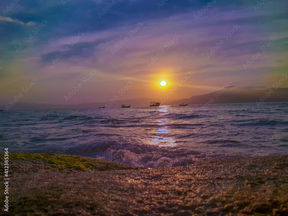 Obraz premium sunset over the sea