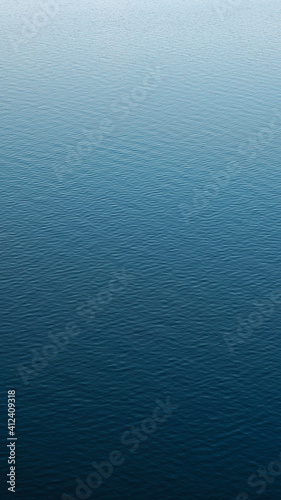 Fotografiet Vertical photography of a calm water surface