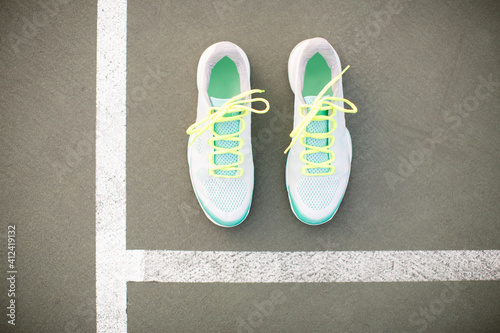 Tennis shoes