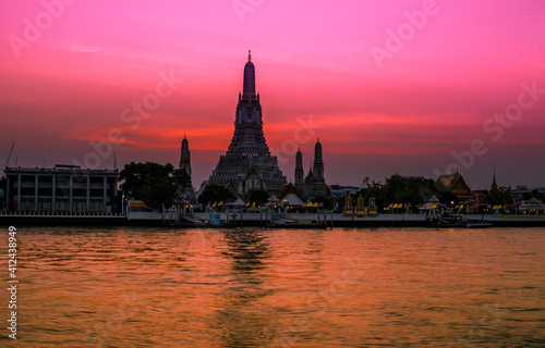 Blurred abstract background of the pagoda scenery of Wat Arun on the Chao Phraya River in Bangkok of Thailand, the silhouette, the light hitting the sculpture, has a kind of artistic beauty