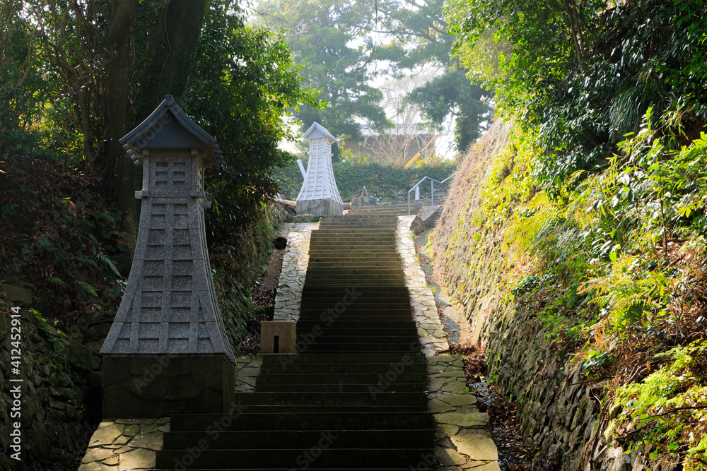 寺院と教会の見える道へと続く道　長崎県平戸市　The road leading to the road where you can see the temples and churches Nagasaki-ken Hirado city