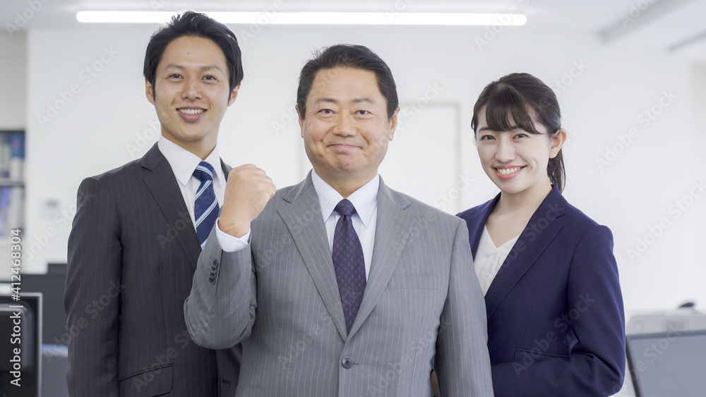 オフィスワーク　ビジネスマン