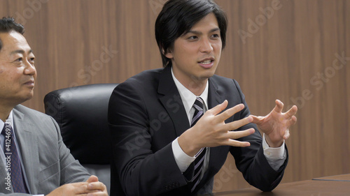 Photos 会議をするビジネスマン