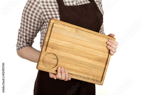 Obraz na płótnie The hands of a culinary man are holding a wooden cutting board. w salonie