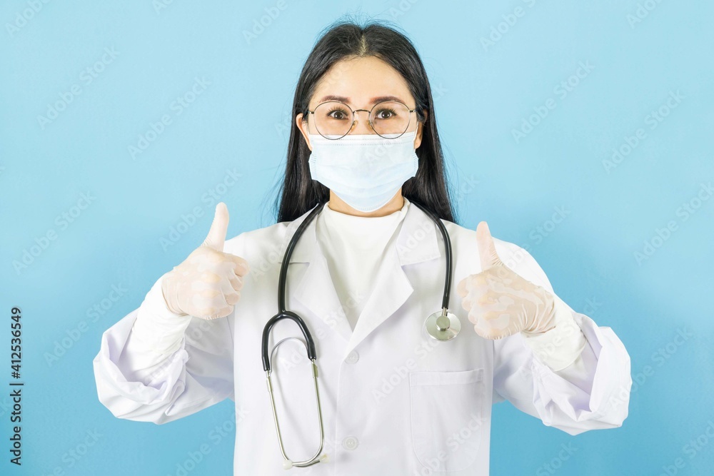 Doctors, infectionist, research and covid19 concept. Satisfied young asian female doctor receive good results on studying virus, discover vaccine, show thumb-up, wear face mask and gloves