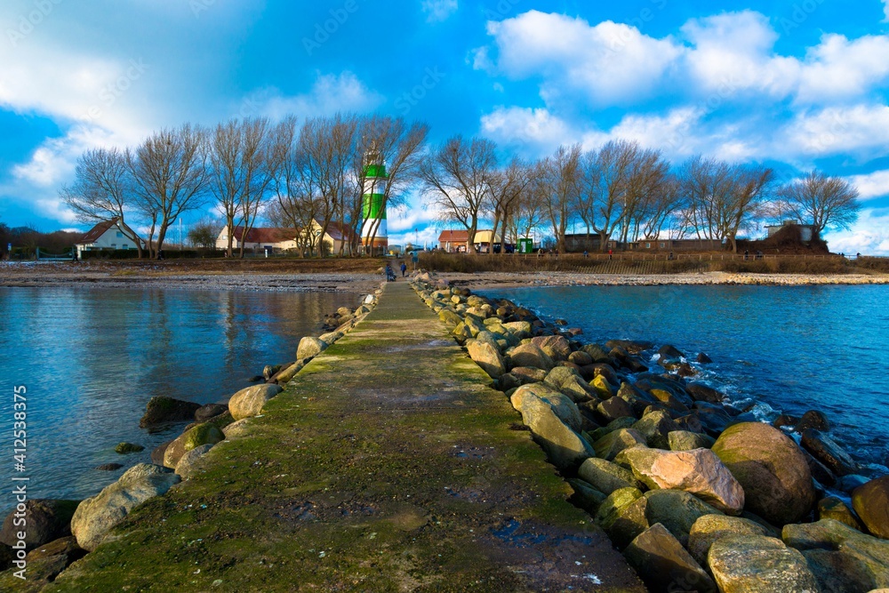 Fototapeta premium Leuchtturm Bülk im Norden der Kieler Förde, Westufer, Ostsee