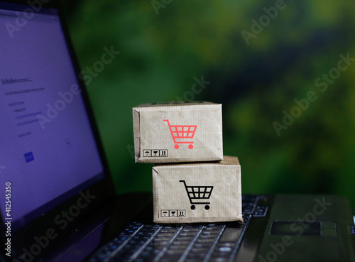 e-commerce Online kaufen, Bestellen und verkaufen mit  Mausklick