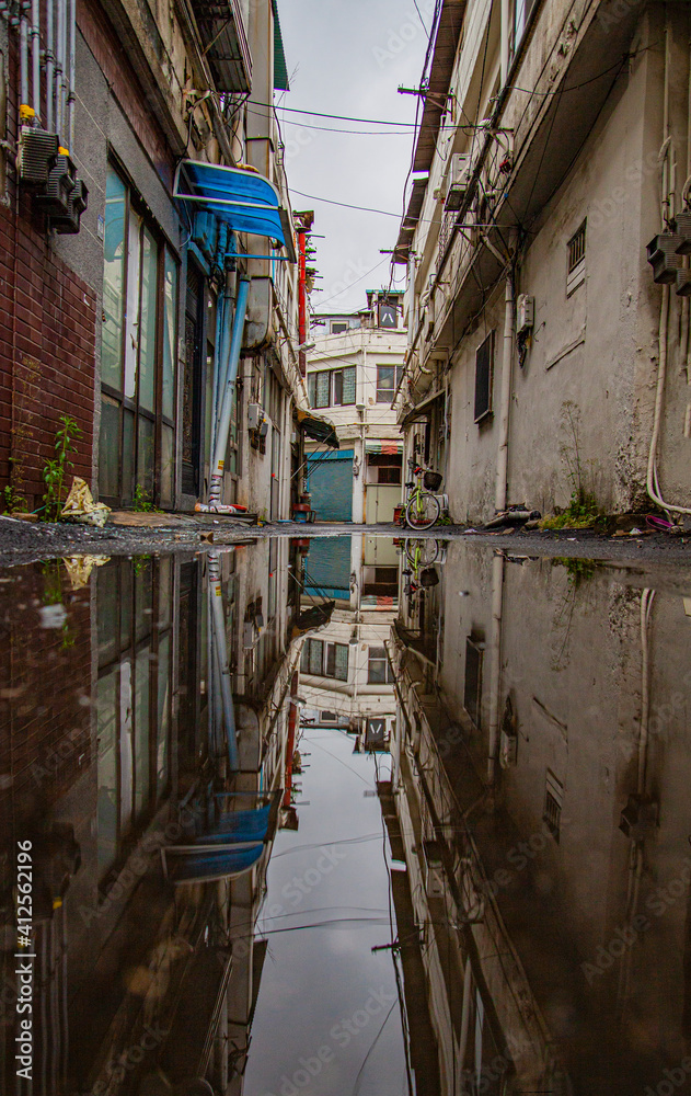 Fototapeta premium Alleyway of the old residential area in Incheon, Korea