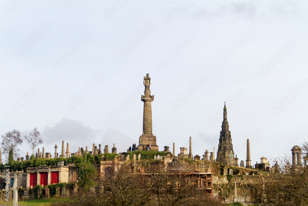 Fototapeta premium Cementerio, Cemetery o Graveyard de la ciudad de Glasgow en el pais de Escocia o Scotland