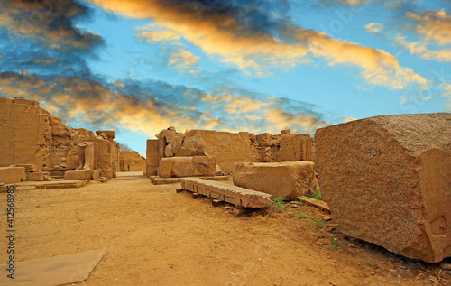 Obraz na płótnie Anscient Temple of Karnak in Luxor - Ruined Thebes Egypt w salonie
