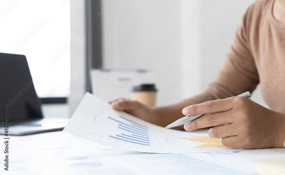 Financial businesswoman analyze the graph of the company's performance to create profits and growth, Market research reports and income statistics, Financial and Accounting concept. Financial businesswoman analyze the graph of the company's performance to create profits and growth, Market research reports and income statistics, Financial and Accounting concept.