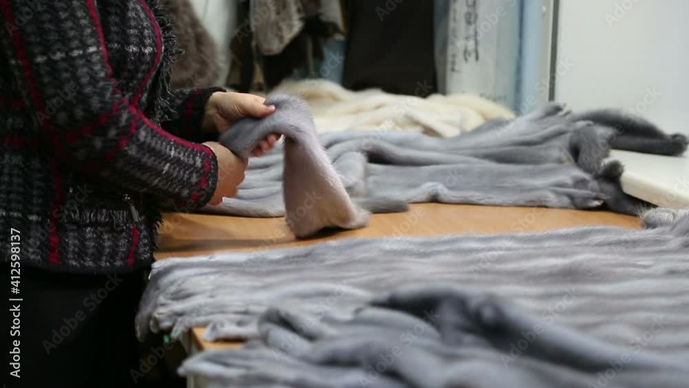 manual and visual inspection of the fur quality in the production at the atelier