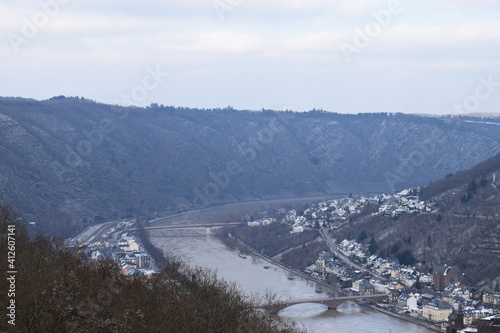 Blick über Cochem mit Schnee und Hochwasser photo