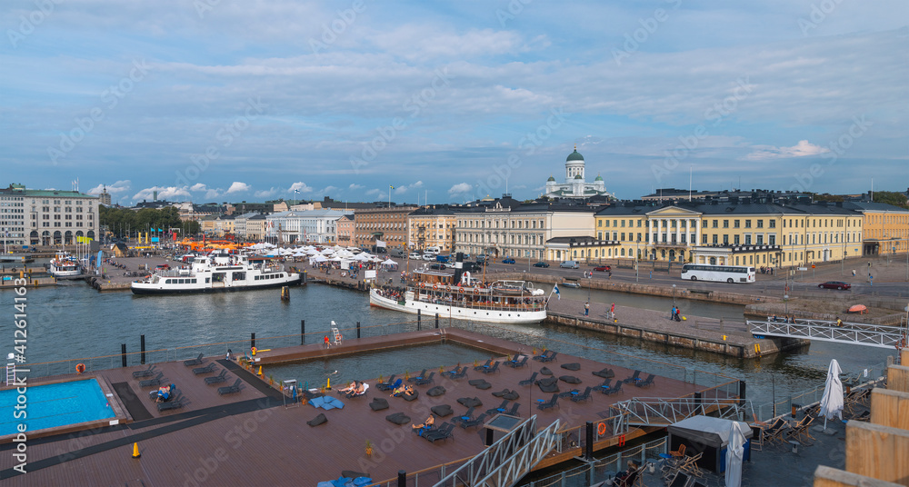 Market Square and Helsinki Presidential Palace.