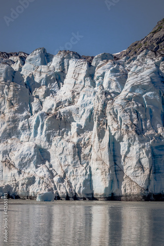Dramatic ice formation in Glacier Bay， Alaska-