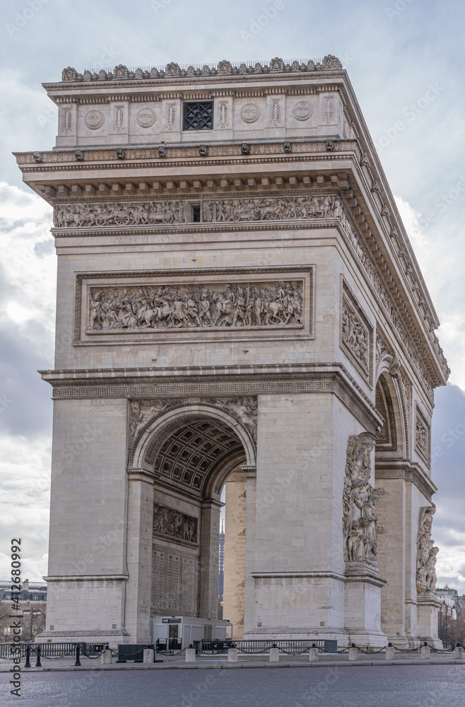 Obraz premium Paris, France - 02 05 2021: View of The Triumphal arch
