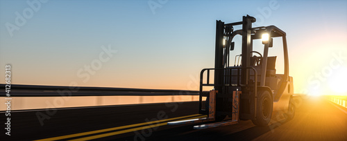 Foto Logistik - Gabelstapler fährt auf Straße