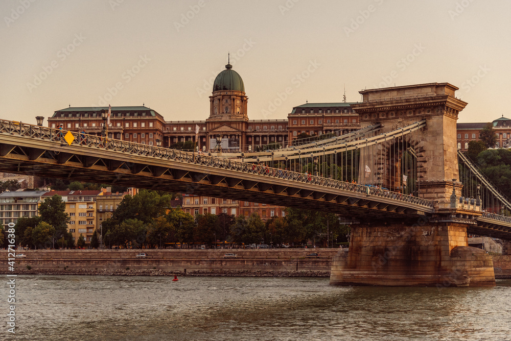 Fototapeta premium city chain bridge