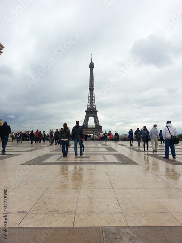 Nadie se va de Paris sin visitar y admirar su emblemática torre © Susana