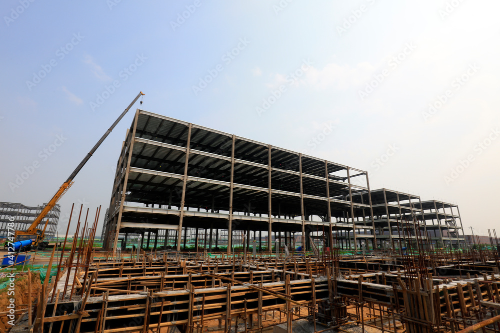 Obraz premium The unfinished industrial building is at a construction site in North China