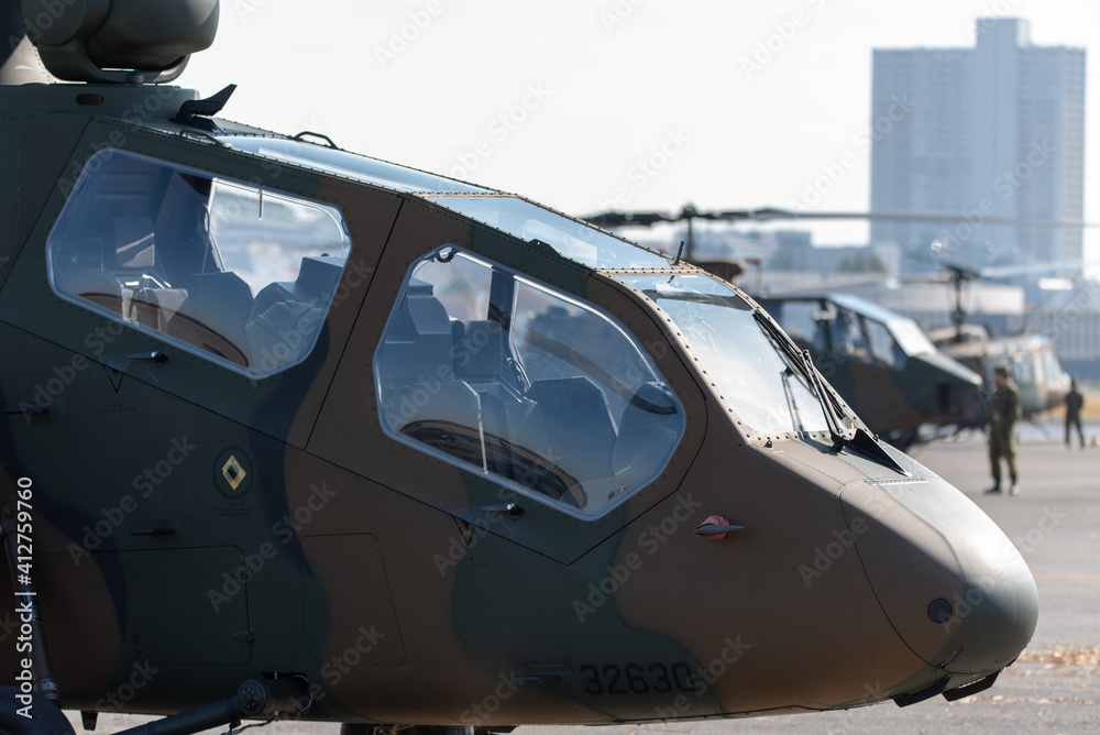 軍用ヘリコプターのキャノピー