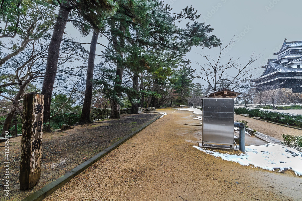冬の松江城の多聞跡の風景