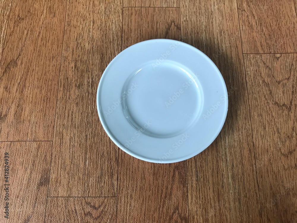 Oval plate for eating utensils Oval plate for eating utensils