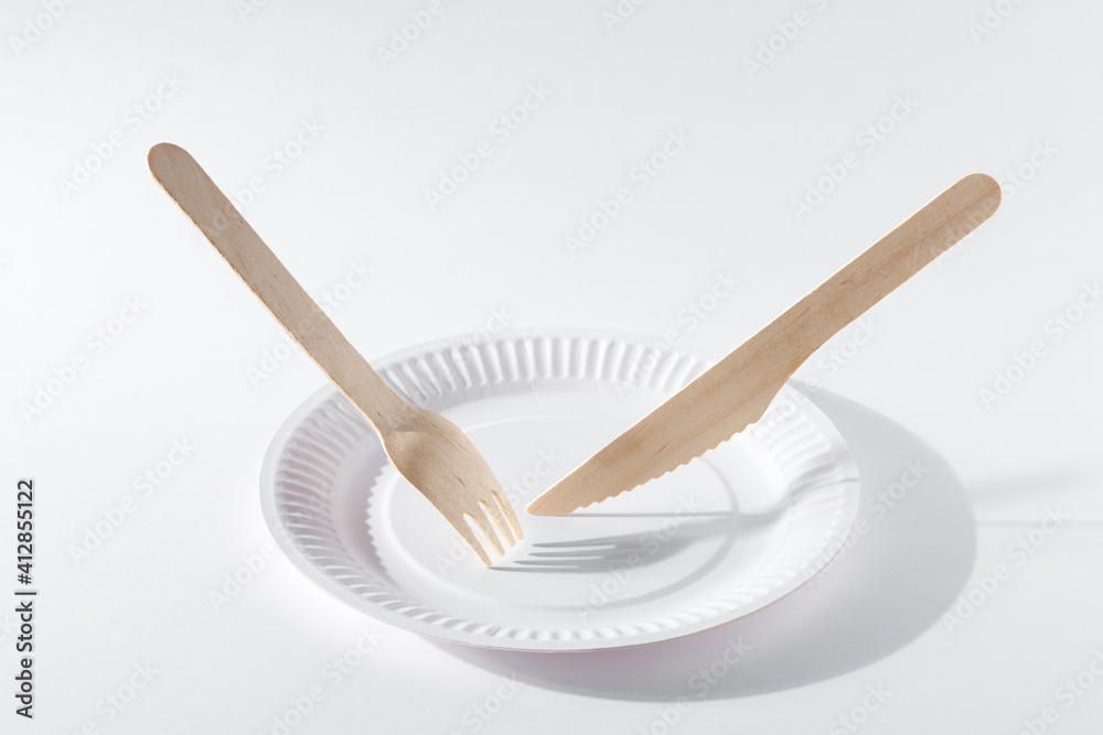 Paper plate and wooden cutlery Paper plate and wooden cutlery