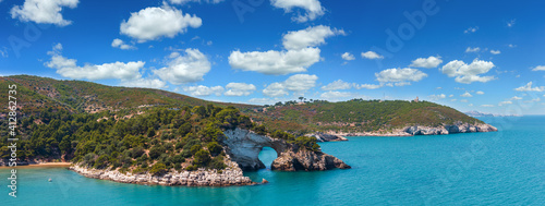 Tableau sur toile Summer Arch of San Felice, Italy